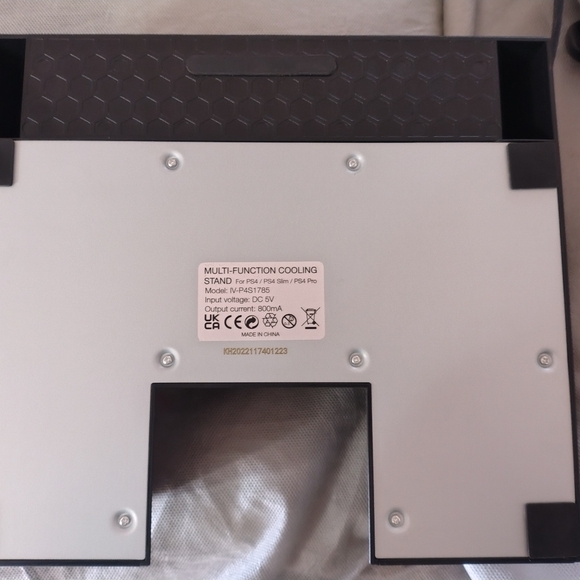 Oivo PS4 cooling and charging station - Picture 4 of 7
